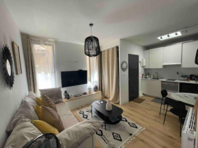 Cosy cottage by Alice Mer Sable Doré Parking